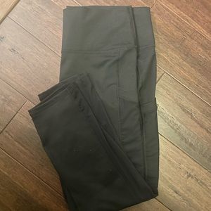 NWT Fabletics XL 12/14 High Waisted Capri Leggings w/ Pocket, Mesh cutout calf